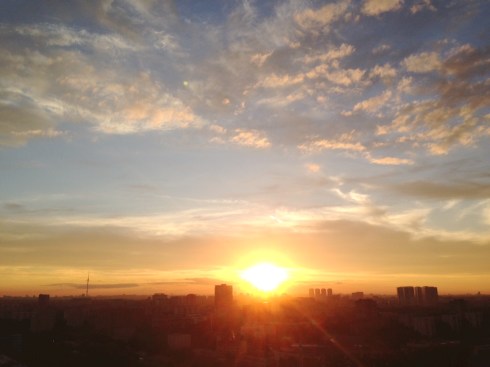 Moskau in Gold getaucht - Sicht vom 19. Stock des Hotels.